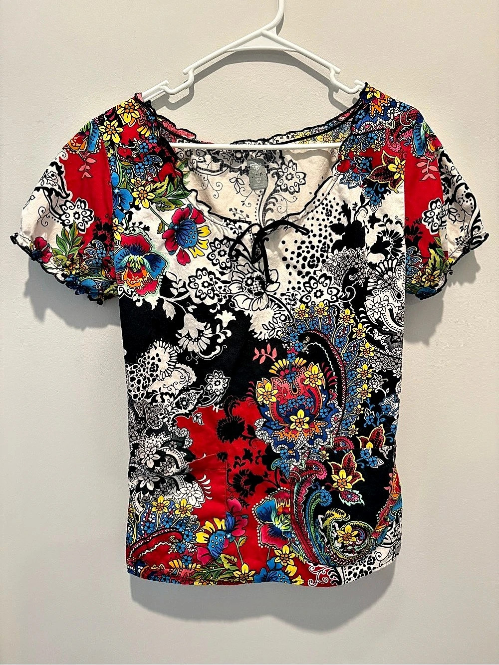MED Couture Floral Cotton Short Sleeve Scrub Top Size Medium